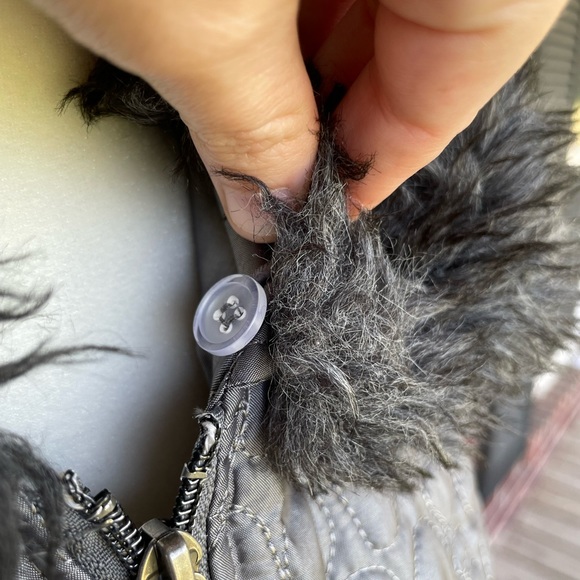 Women’s Gray Mountain Lake Quilted Zip Vest With Faux Fur Collar Size Medium - Picture 7 of 15